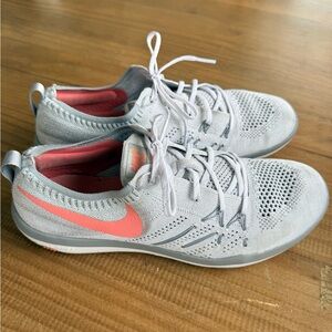 Nike Women's Light Gray and Coral Sneakers